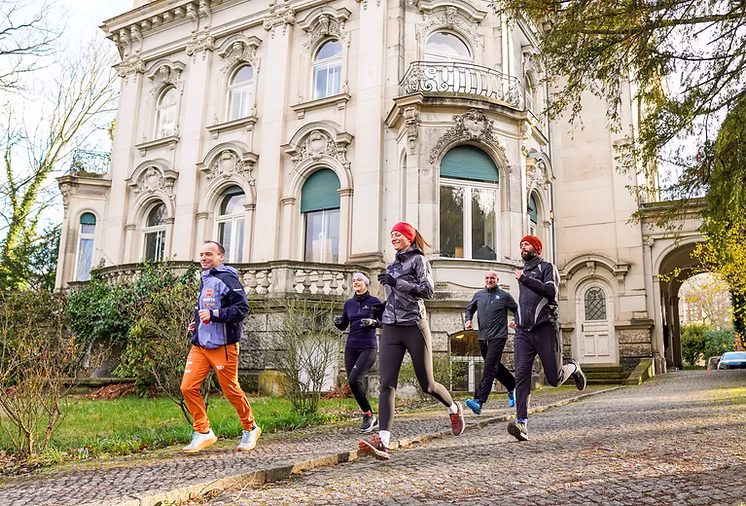 make-the-best_running-team